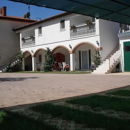 Apartman In With Loggia, Air Conditioning, Wifi
