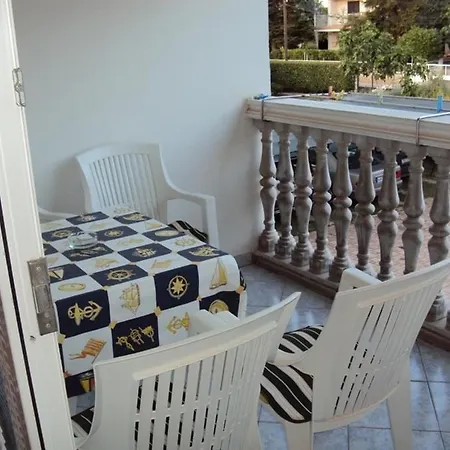 In With Loggia, Air Conditioning, Wifi Apartman Medulin